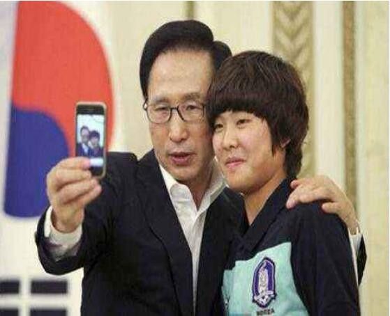 韩国前总统李明博"小金库"被挖,朴槿惠:似看到自己