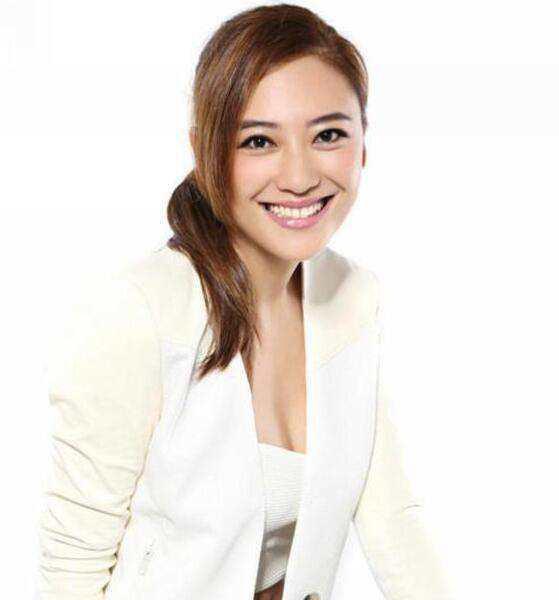 两人不仅长得像,更是嫁对了老公,应采儿找到了双胞胎姐妹?