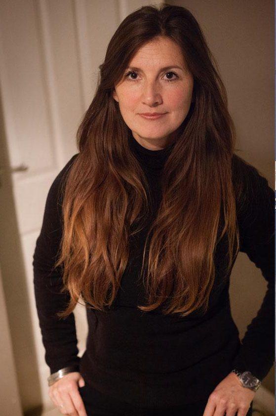 英国45岁女子从14岁开始怀孕生子,如今已是8个孩子的母亲