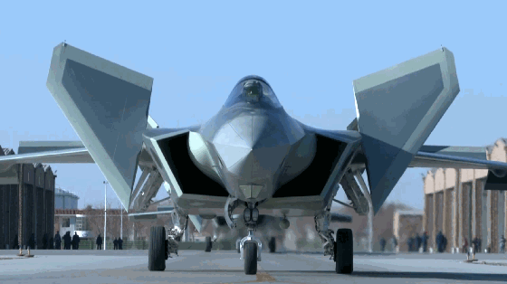 中国空军刚刚宣称   新一代隐身战斗机歼-20   开始列装空军作战部 