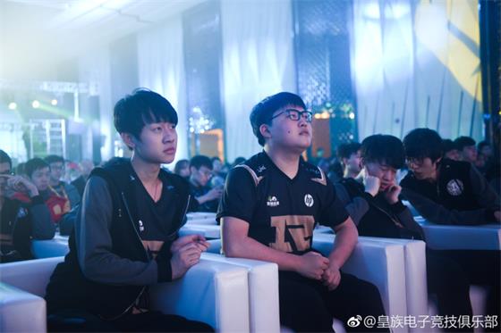 不过遗憾的是,之前的老队友神超和tabe都入选了皇族的首批名人堂,但