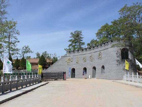 西汉初年开始建县,时名漆县,属雍国,西魏大统十四年于广寿塬建广寿县.