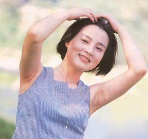 《我爱我家》的贾小凡,曾一身仙气力压袁立,如今却过成这样