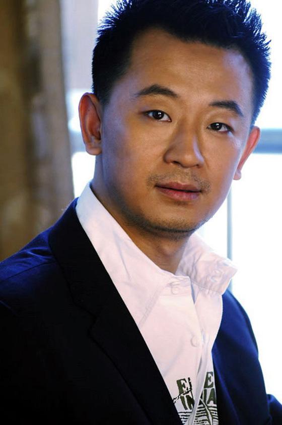 娱乐圈有多黑!袁立怒揭黑幕被大佬训斥,黄海波