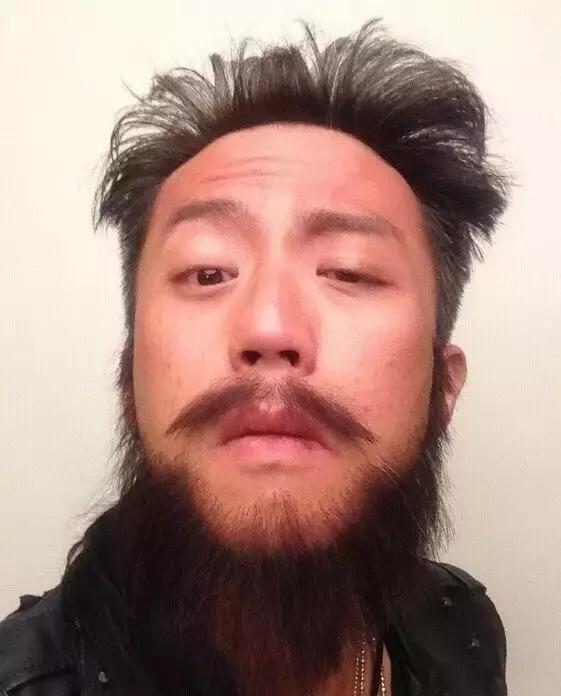 男星留起络腮胡更显成熟帅气,他却毁了所有,邓超简直是泥石流