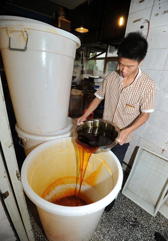成都火锅店"问题油"曝光后,现在四川火锅用老油底的还多吗?
