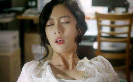 亚洲第一女神d奶李成敏深v俯身秀半球网友亮点太突出