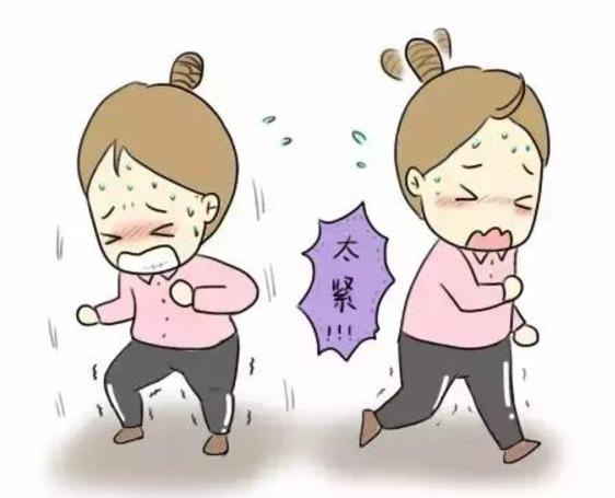 正处于好动的年纪,太紧身的衣服会限制孩子的活动,蹦蹦跳跳都不方便