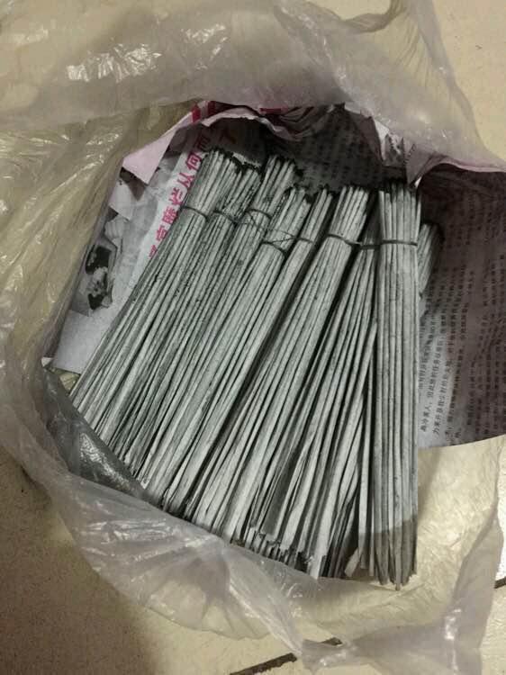 地区对心里藏不住事,保不住密的人,常常说他"门旮旯放不住个滴滴金儿"