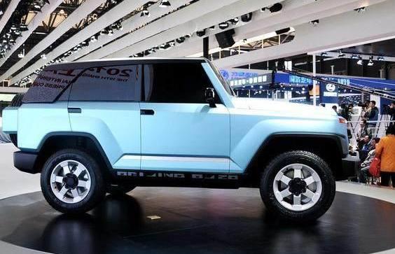 国产小牧马人: 最便宜的四驱车, 翻山越岭不在话下, 就内饰差了点