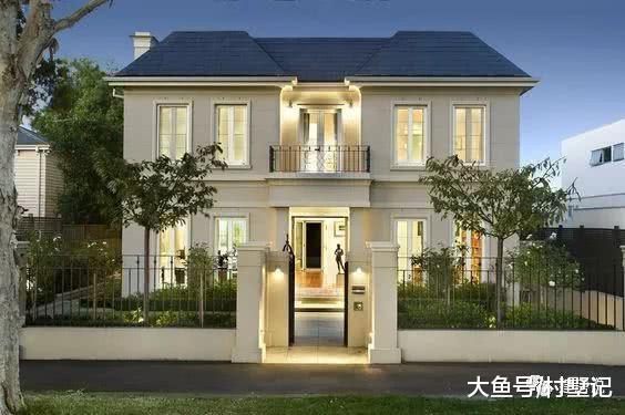 法式别墅20法式别墅讲究左右建筑对称,这与中国四平八稳的传统审美不