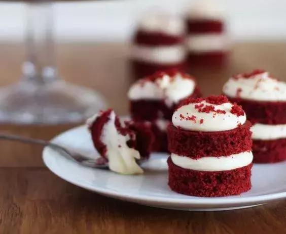 饮品界红了两年的红丝绒,到底是什么材料?