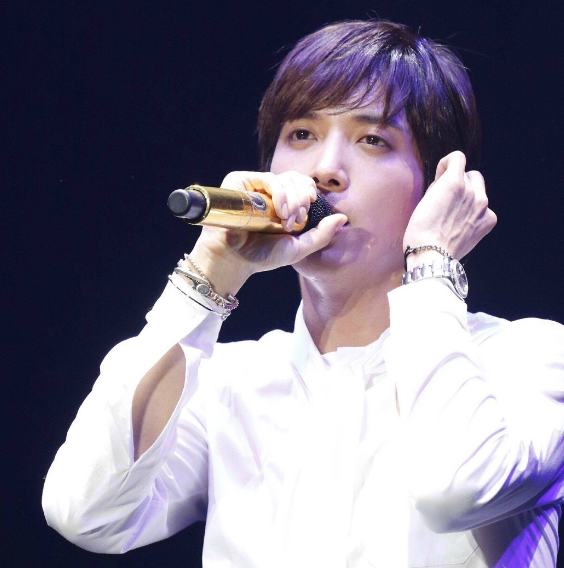 郑容和今年1月被爆料违规考试,在没有参加面试的情