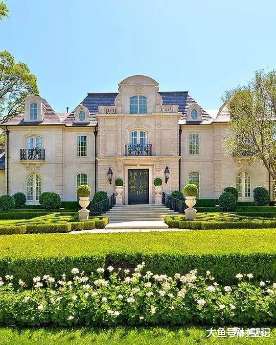 在村里建一栋法式别墅, 品味就是不一般