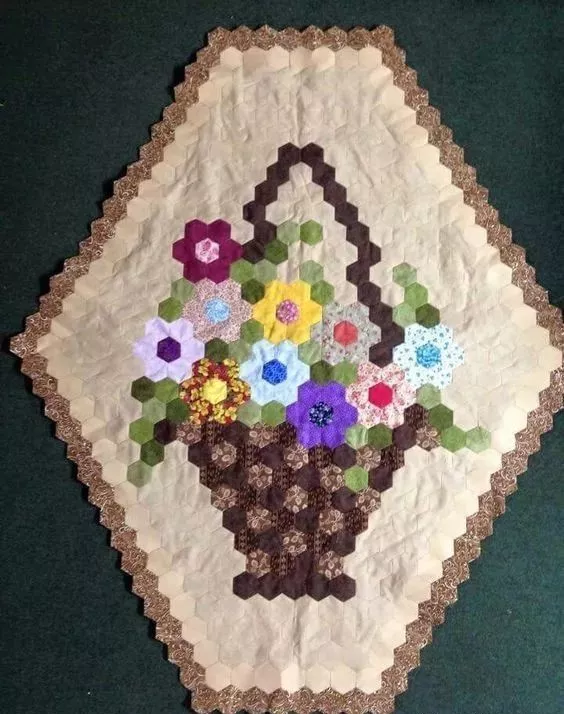 旧衣服做的拼布毯子和包包比商场买的还好看