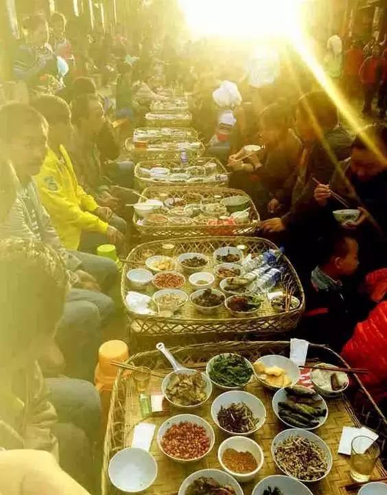 云南哈尼长街宴,美味里的情感绵延