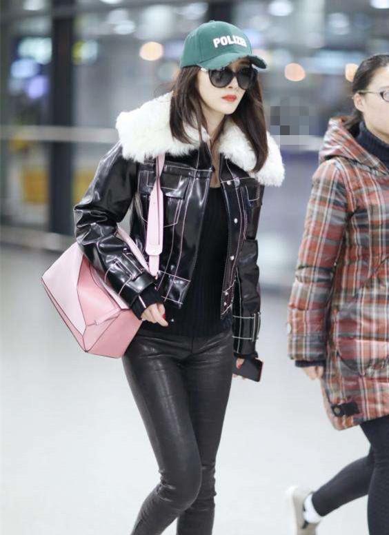 看江疏影,古力娜扎穿皮衣这么美,新年真的不来一件?