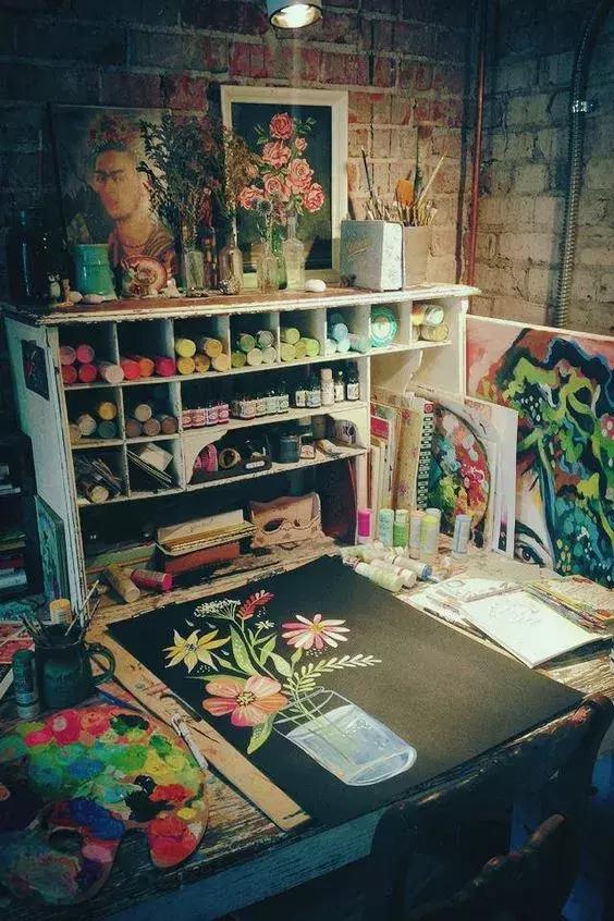 喜欢画画的人,都想拥有这样一个工作室,然后画一辈子的画!