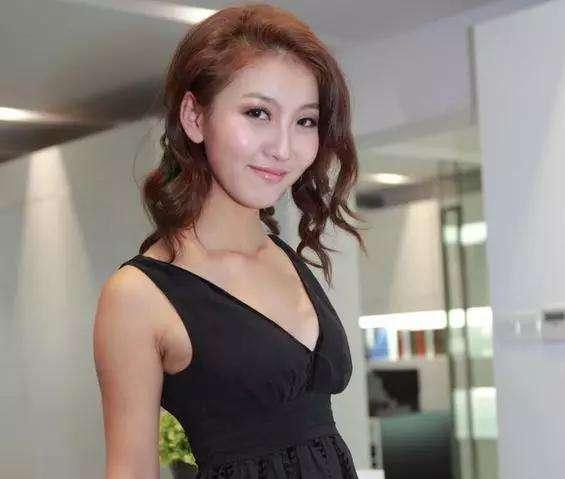 和女友订婚,丈母娘说了这些话,气的我掀起桌子走人,和女友分手