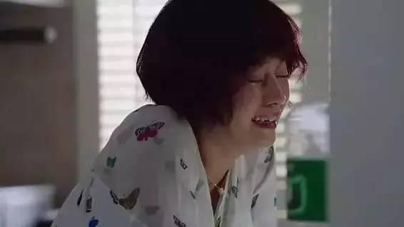 跟年轻冲动的小姑娘不同,这个心机颇深的凌玲,更懂得如何利用手腕