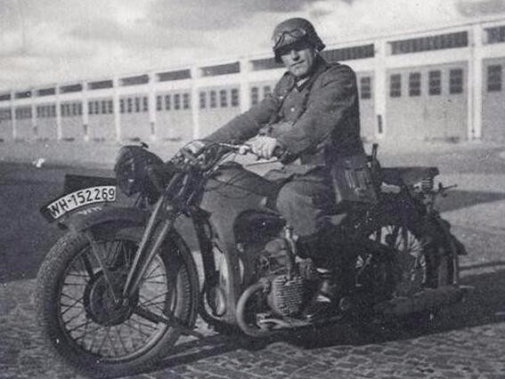 二战时的德军摩托车部队罕见老照片最后两张很囧很搞笑
