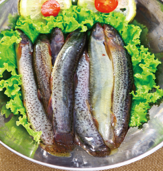 锅仔泥鳅片汤汁红亮,味道香辣,冬天吃它不感冒