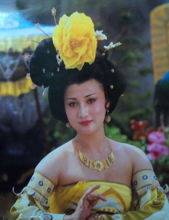 但也是因为这部戏,过度增肥,减肥,导致林芳兵患上了严重的哮喘,嗓子坏