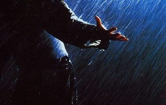 赊刀人有猫腻,一把菜刀赊帐十几年,是施舍,还是