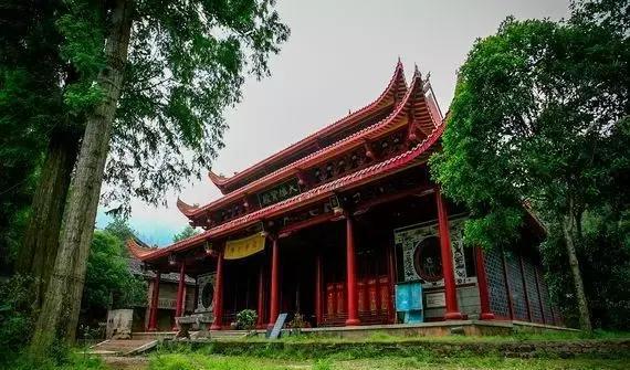 景观似乎更受欢迎,因此比起云岩寺,王仙镇的三狮洞去的人就多得多了