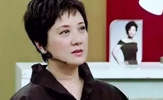 张国立给邓婕弥补了婚礼,邓婕最大的遗憾,是没有孩子啊