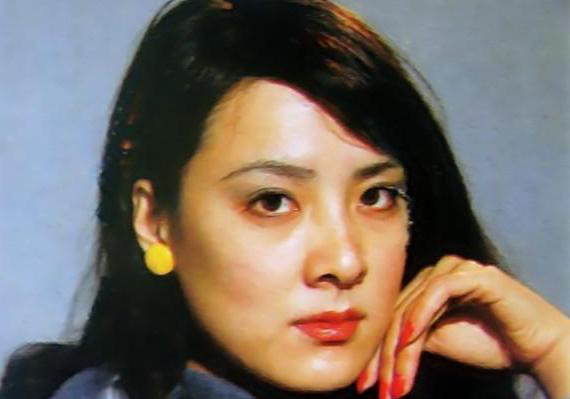 在那时,李萍出演的角色不算少,但比之后来在电视剧《奋斗》中的精彩