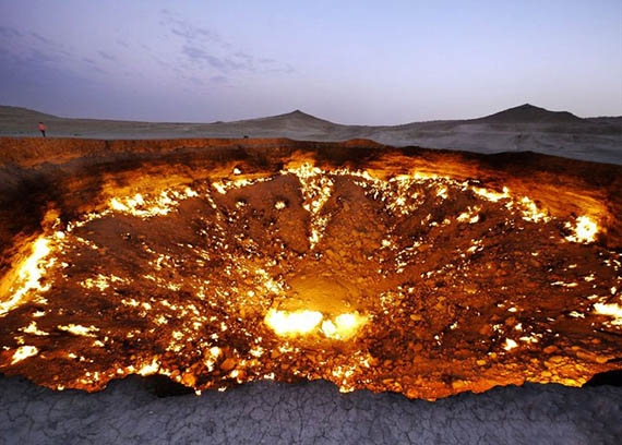 世界最神奇7个自然景观,沙漠中有一个巨大的自然火坑