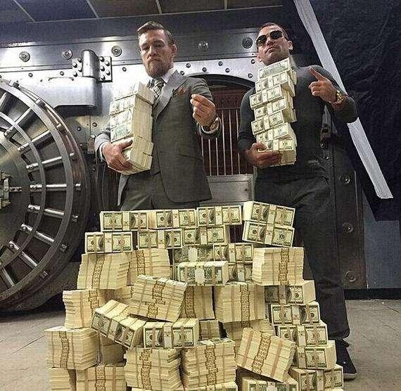 打开肌肉男的朋友圈 他们炫富的方式真是很特别