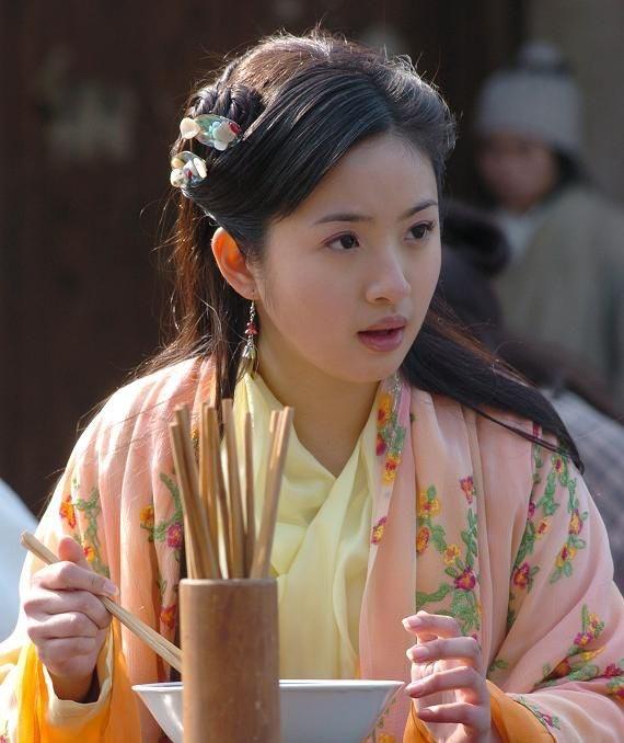 林依晨暴瘦后看似老10岁,果然"婴儿肥"才是最佳的"不老神器"