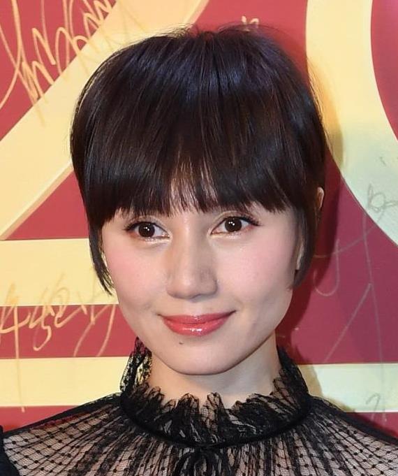 被碎碎念的吴昕深深吸引,然而这修小脸的逗号刘海更圈粉啊