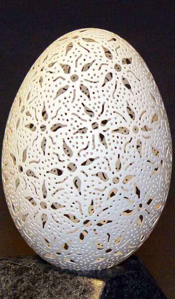 使得装饰蛋成为举世皆知的艺术品,其作品遗留至今偶于拍卖会上出现,皆