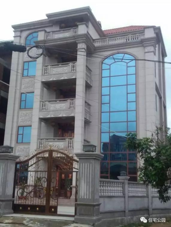 买地换地都遭拒,宅基地小土豪百万建5层小洋楼,邻居无奈跟风