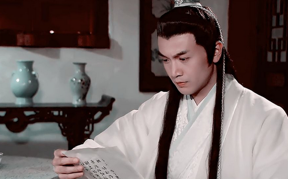 第一剑客称号的薛衣人在楚留香施展轻功的情况下也不能伤到楚留香半分