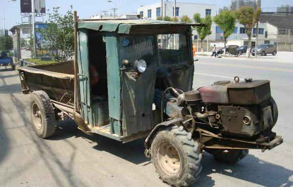 04还记得90年代,小董君还在小学的教室里接受洗礼,国内的三四线等中小