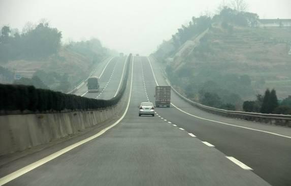 老司机开车上高速都会特别注意这四点!