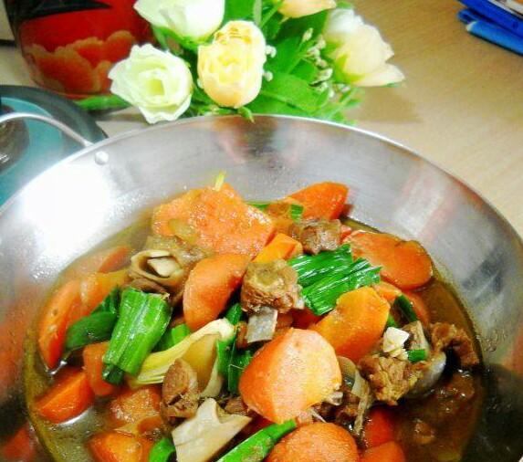 香辣可口的胡萝卜羊肉锅冬天围着火炉吃最好不过了