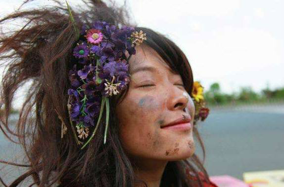 女星的乞丐造型,杨颖最不像,江一燕丑出天际,最后一位令人心疼