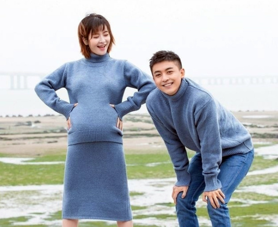 胎动如小鱼吐泡泡?李晟:没说会变成鲸鱼呀?网友:怀孕最真实的明星