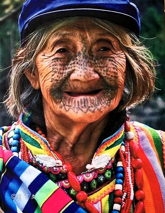 在云南怒江探寻中国最后的独龙族纹面女目前仅剩下11位