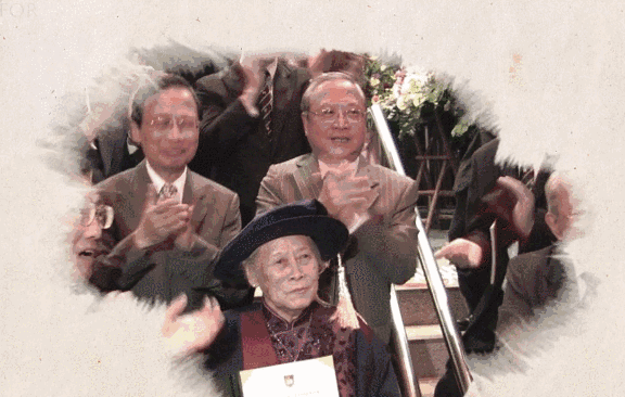 一生只认识5个字的她,凭什么不能成为港大院士?