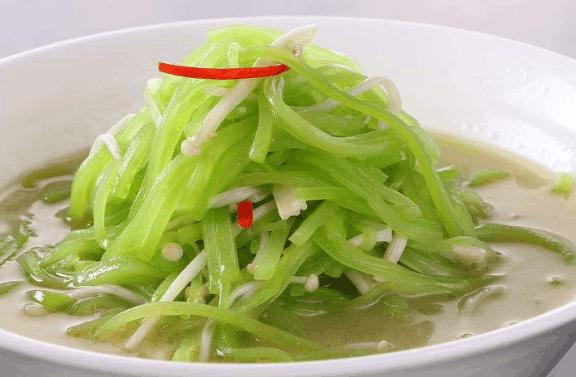 婆婆教我做的这道素炒莴笋平时没胃口的不用愁好吃又有营养