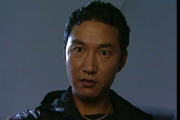 黑老大张世豪被黑道大哥出卖,直接上门复仇,杀气十足