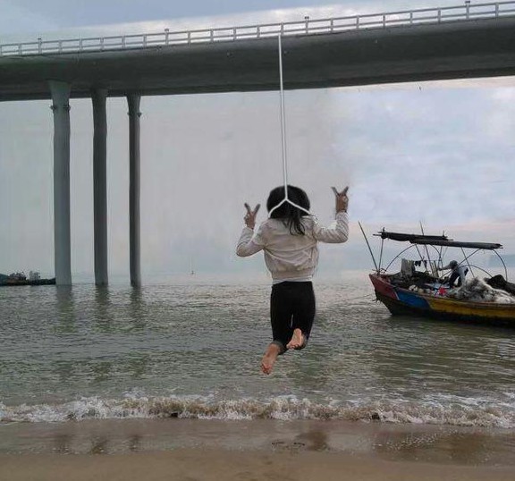 搞笑ps集锦:姑娘,你成功解锁了上吊的新姿势