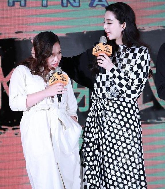 27岁的谢依霖与35岁范冰冰同框,真是木有对比就木有伤害!