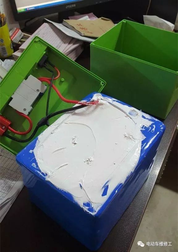 电动车改锂电池72v40ah,才18kg,铅酸重达83kg